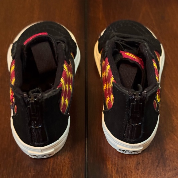 Vans x Harry Potter Sk8-Hi Zip high-top sneaker Gryffindor 6.5 toddler - Picture 6 of 12